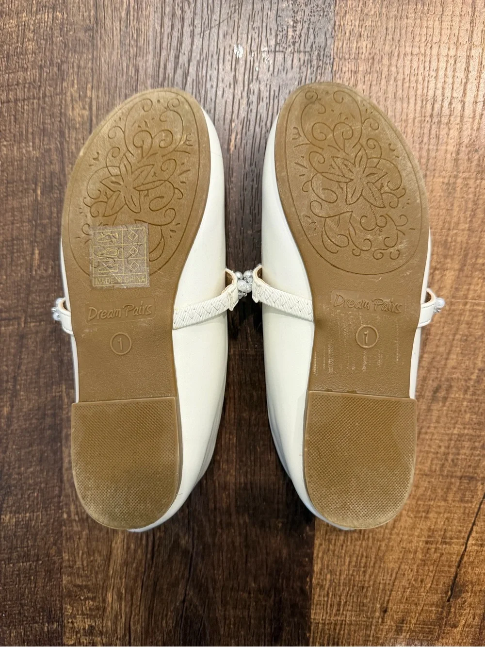 Dream pairs Girls White Pearl-Embellished Mary Jane Dress Shoes